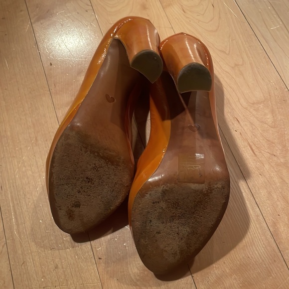 Vintage yellow Moschino high heel shoes, worn once size 8 - Picture 7 of 11